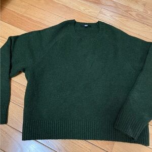 Uniqlo Dark Green Crewneck Sweater